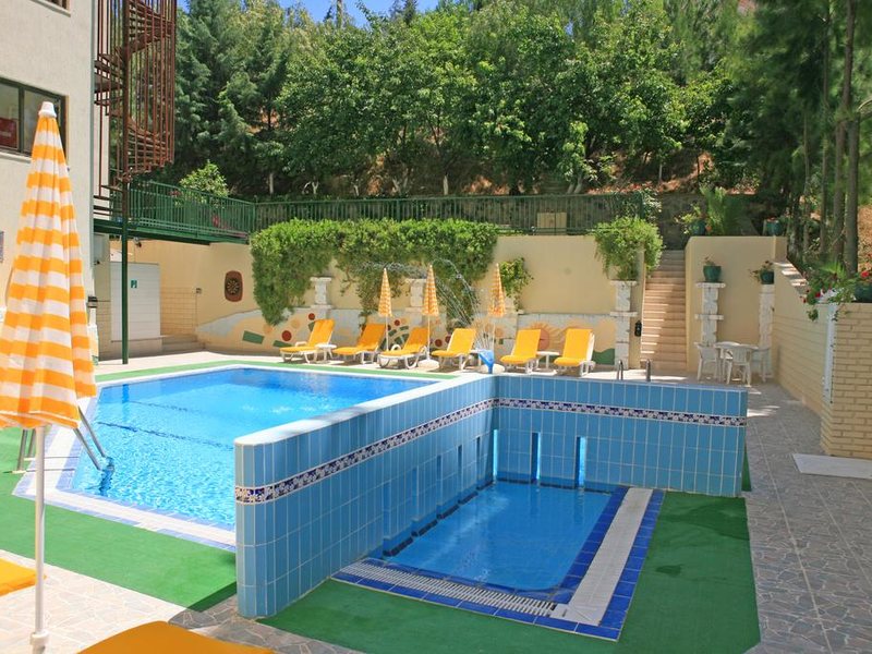 Saturn Hotel  181261