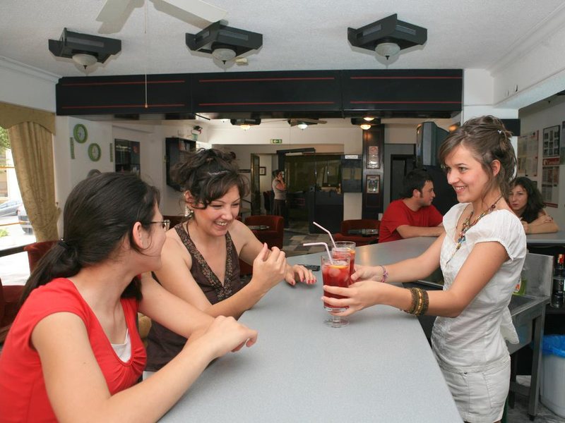 Saturn Hotel  181268