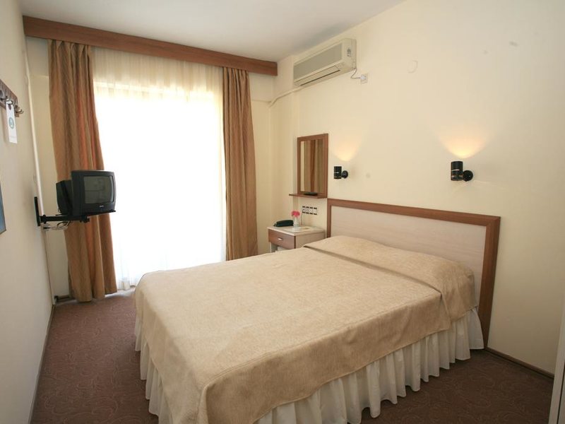 Saturn Hotel  181271