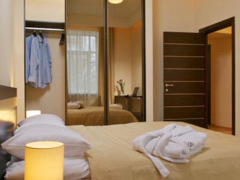 Senator Apartments Executive Court 11739