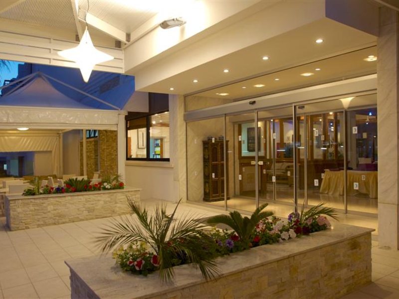 Senator Hotel 106066