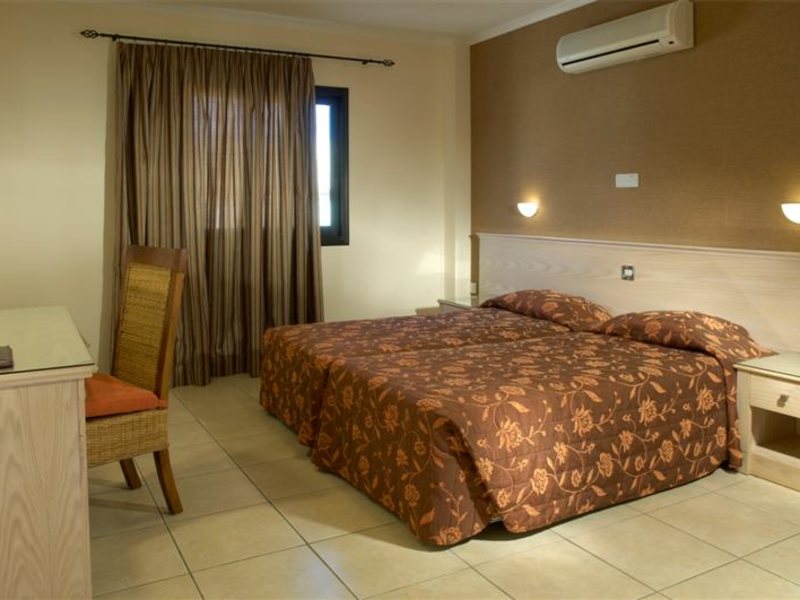 Senator Hotel 106068