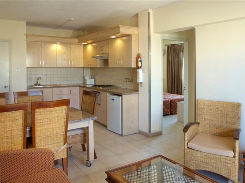 Senator Hotel 106070