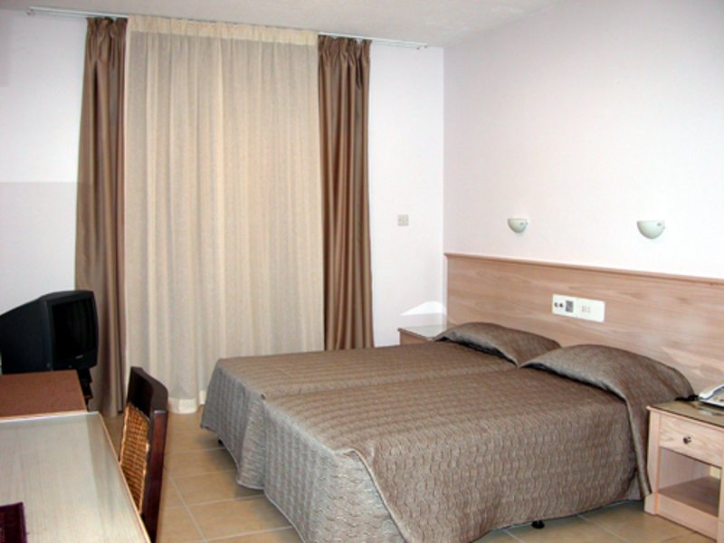 Senator Hotel 106077