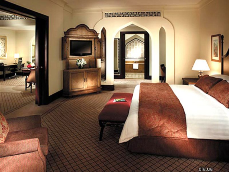 Shangri-La Hotel Qaryat Al Beri 9839