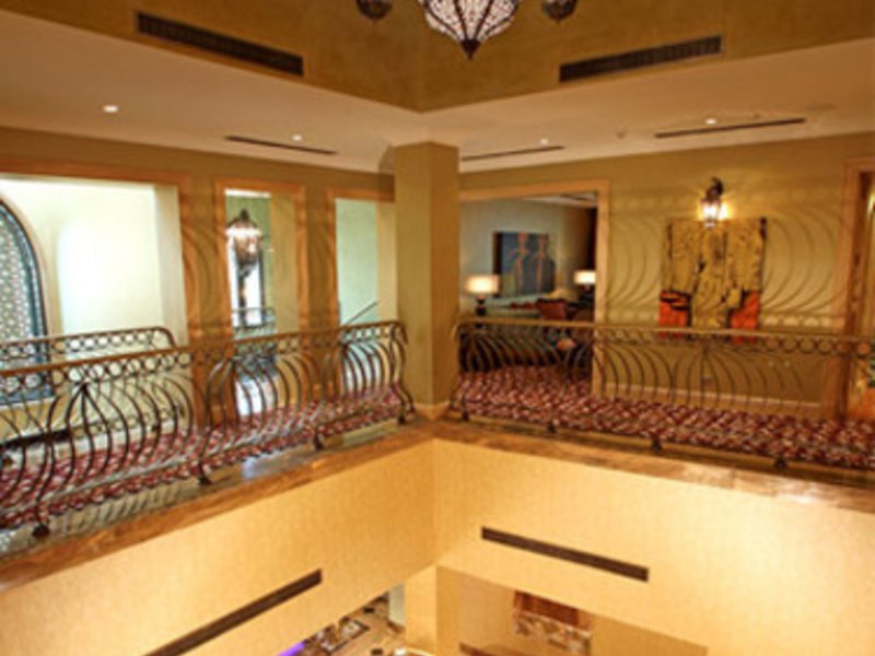 Shangri-La Hotel Qaryat Al Beri 9856