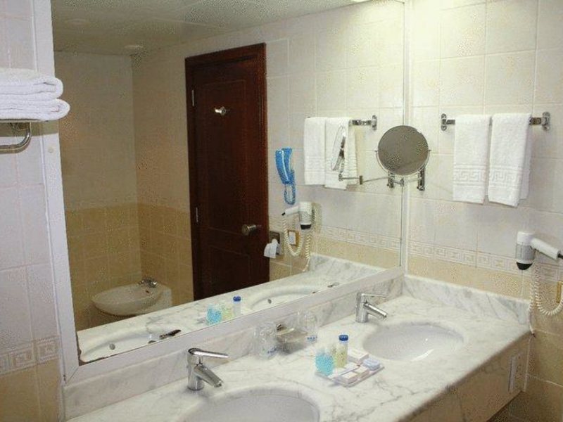 Sharjah Grand Hotel (ex 46605