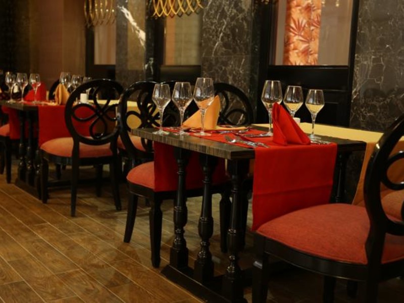 Side Crown Charm Palace 60838