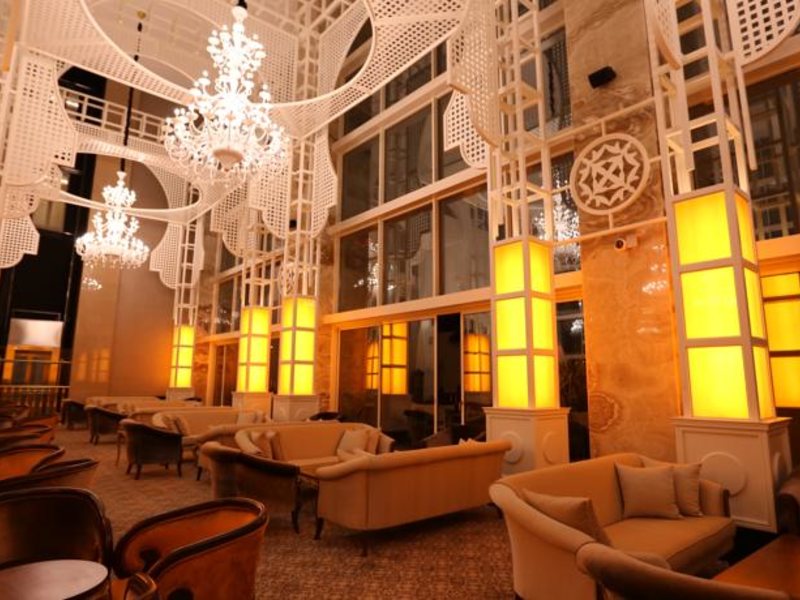 Side Crown Charm Palace 60839