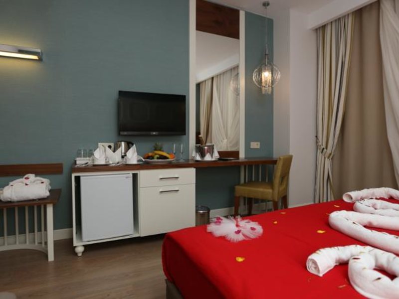 Side Crown Charm Palace 60840