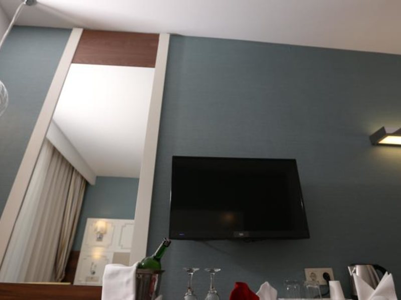 Side Crown Charm Palace 60848