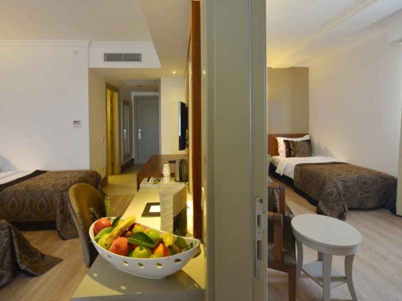 Side Crown Charm Palace 60849