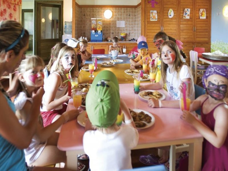 Side Star Resort 33901