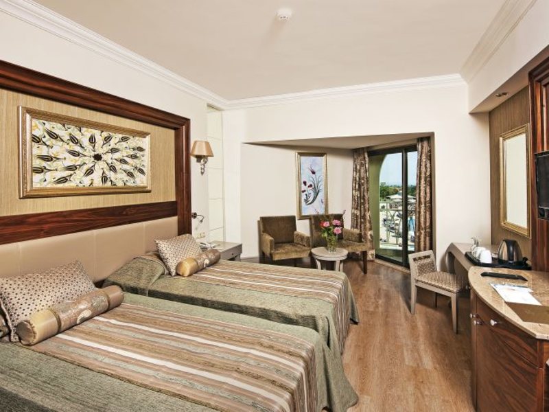 Side Star Resort 33905