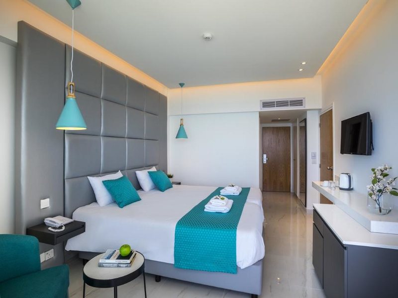 Silver Sands Beach Hotel  271956