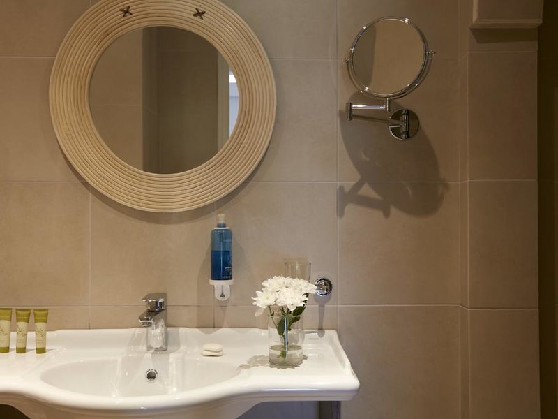 Simantro Beach Hotel 252040