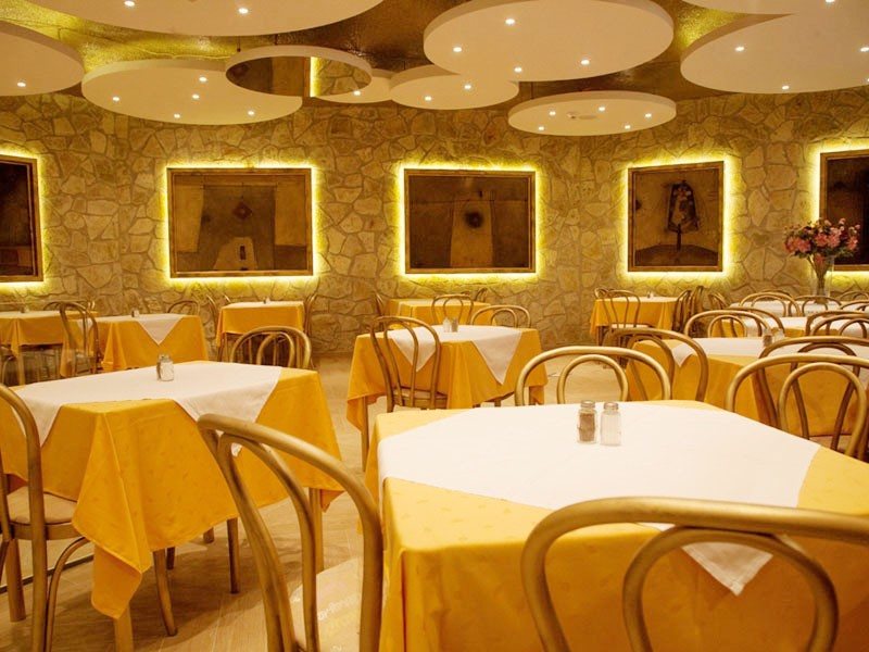 Slovenska Plaza  83183