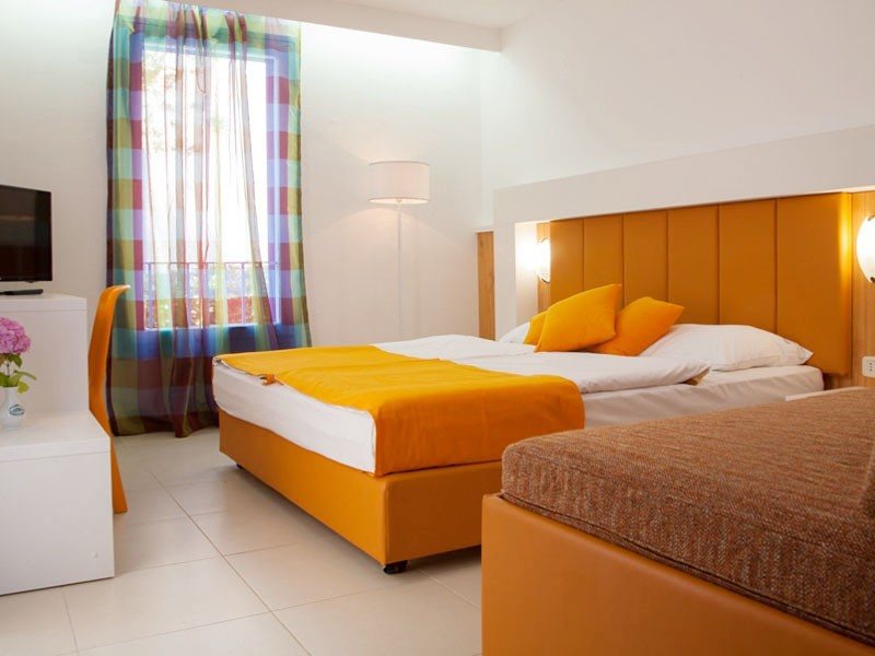 Slovenska Plaza  83198