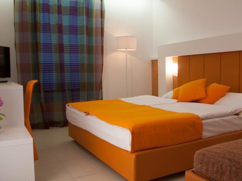 Slovenska Plaza  83217