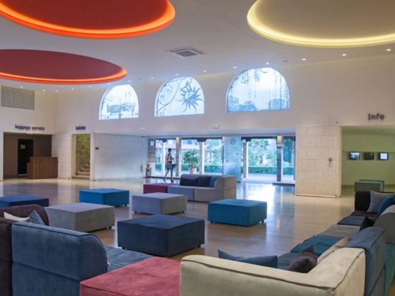 Slovenska Plaza  83222