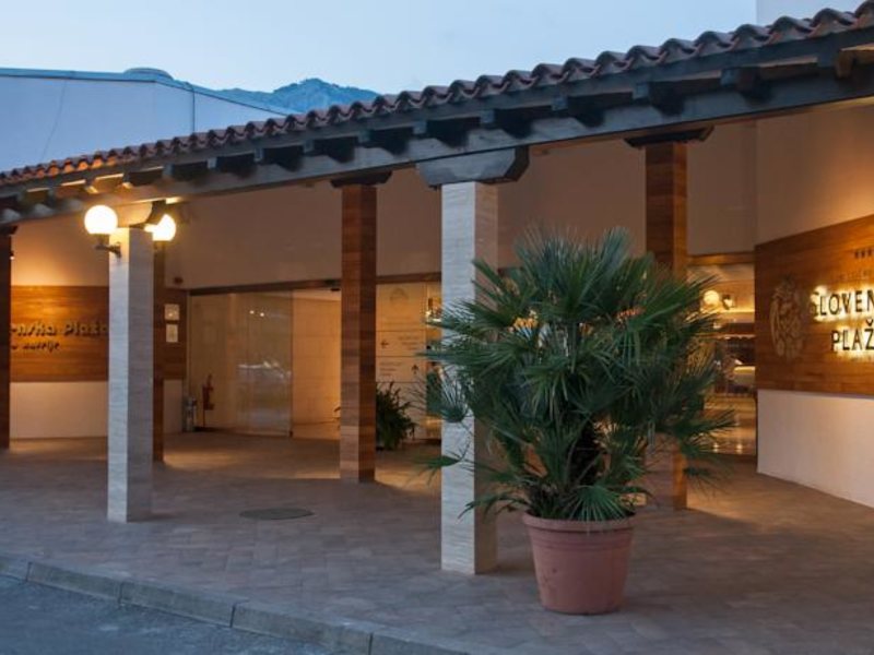 Slovenska Plaza  83224