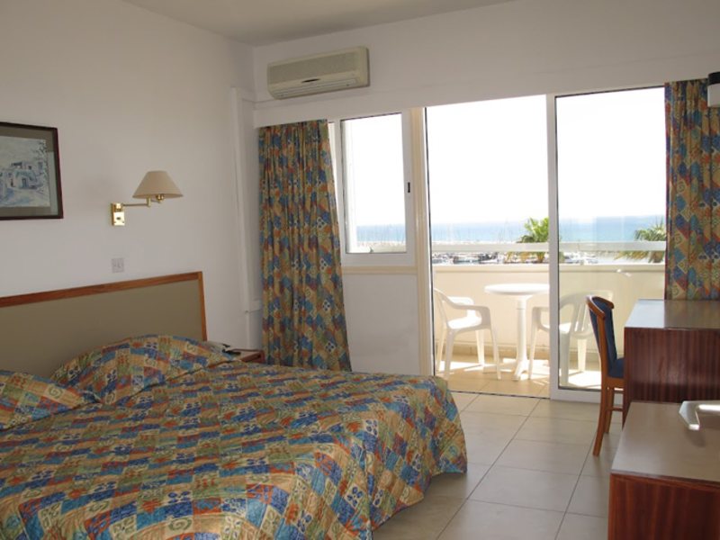 Sun Hall Beach Hotel Apts 106174