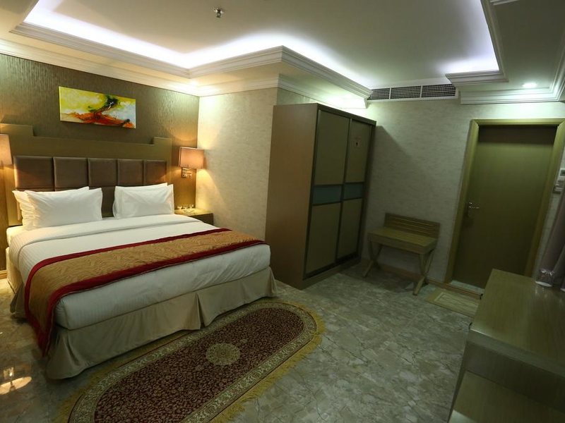 Sun & Sand Plaza Hotel  181841