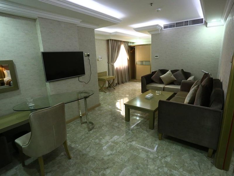 Sun & Sand Plaza Hotel  181844