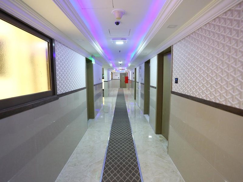 Sun & Sand Plaza Hotel  181845