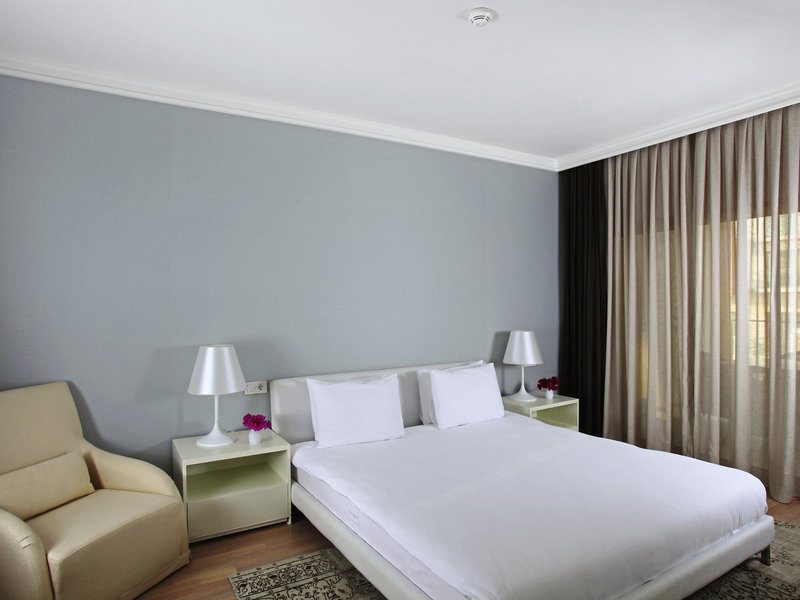 Sundance Suites Hotel 71794