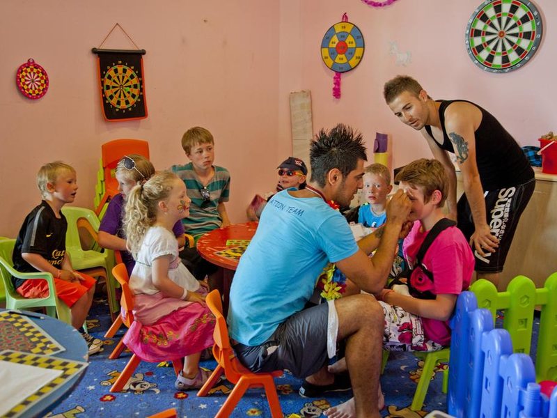 Sunhill Hotel 282380