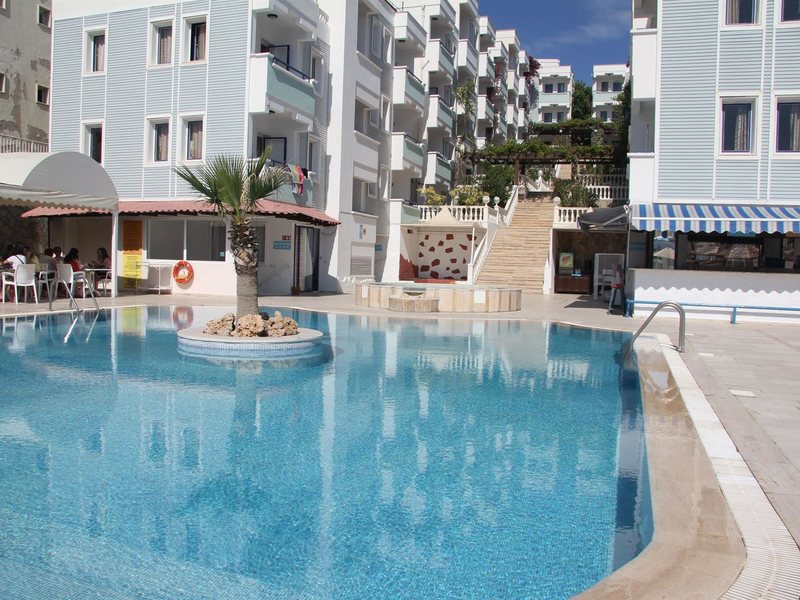 Sunpoint Suites Hotel 275536