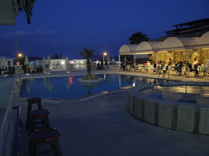 Sunpoint Suites Hotel 275538