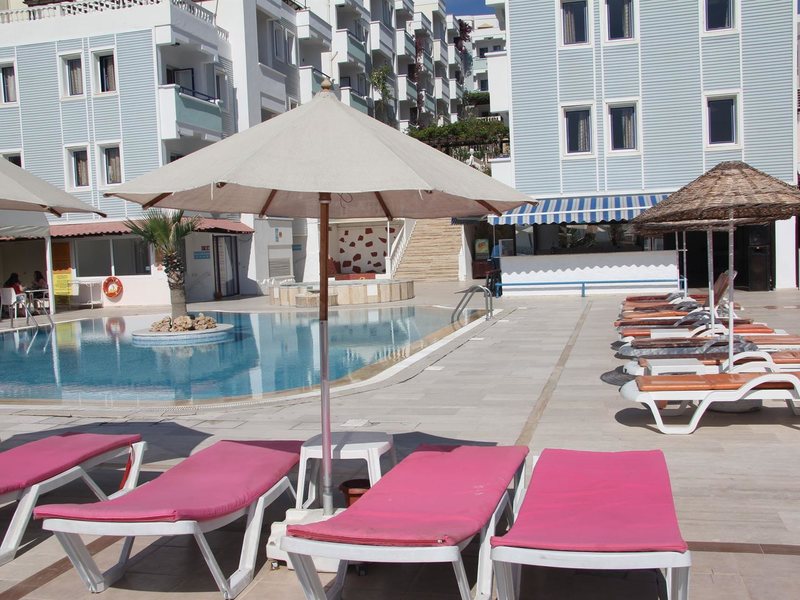 Sunpoint Suites Hotel 275539