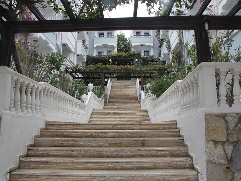 Sunpoint Suites Hotel 275541