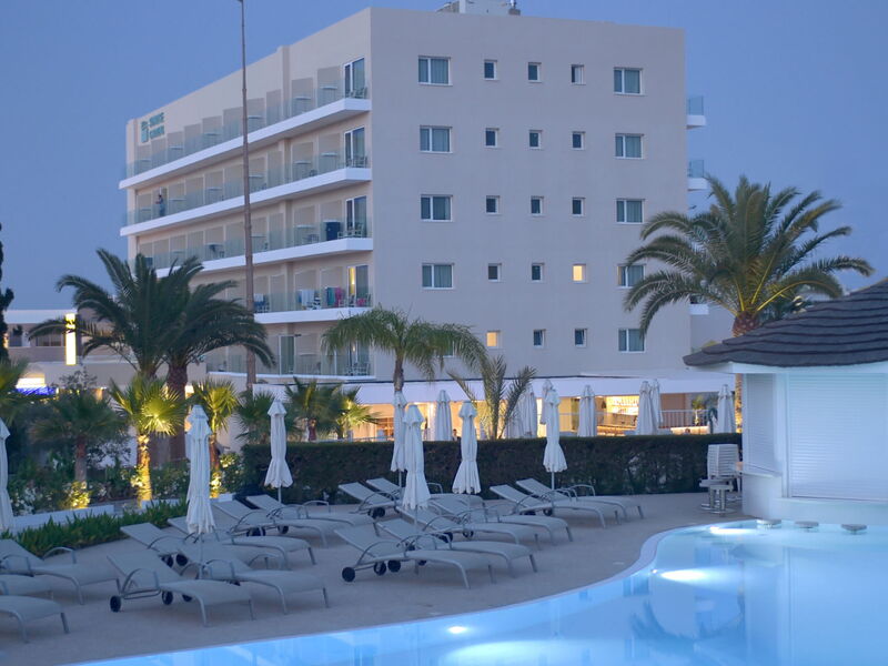 Sunrise Gardens Aparthotel 327880