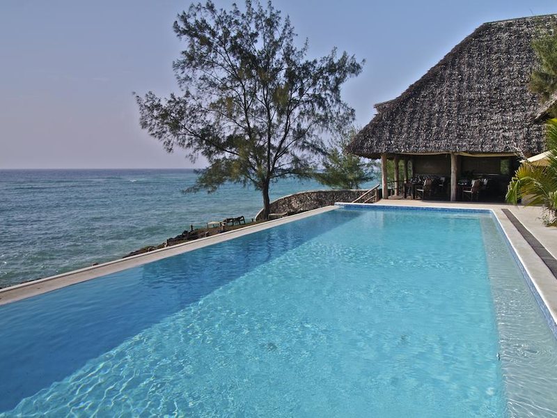 Sunshine Marine Lodge 202545