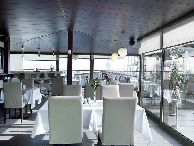 Tan Hotel 243742