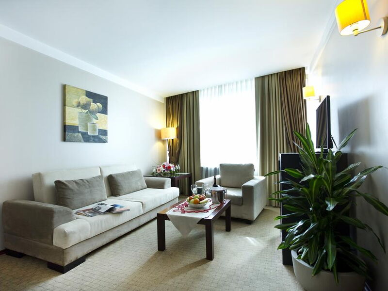 Tan Hotel 243746