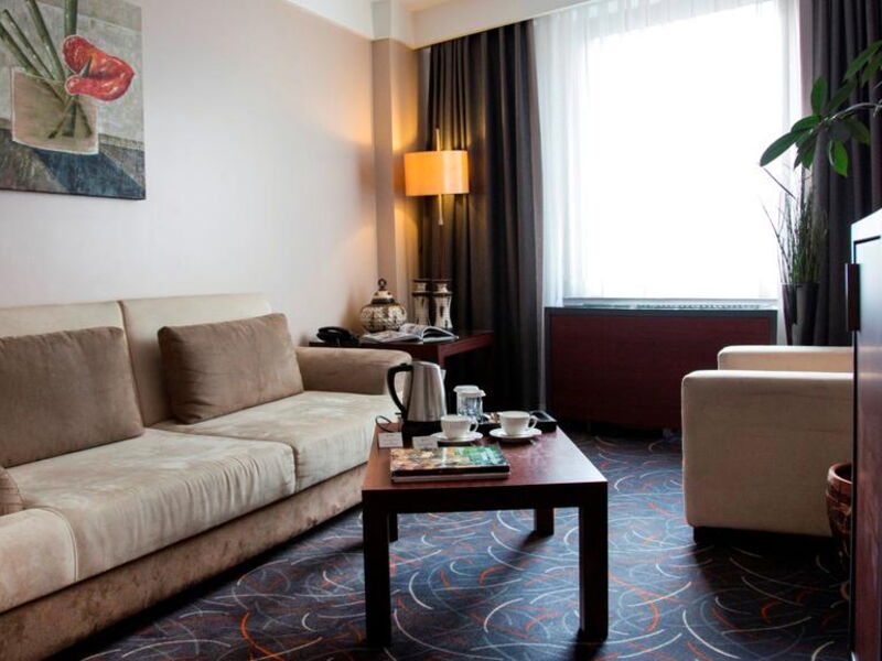 Tan Hotel 243754