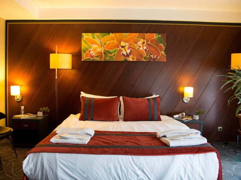 Tan Hotel 243758