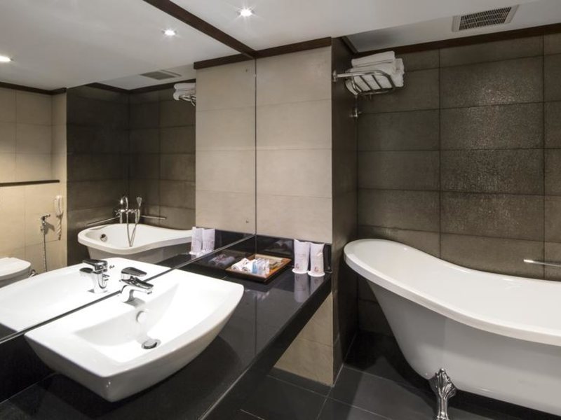 Tangerine Beach Hotel 110705