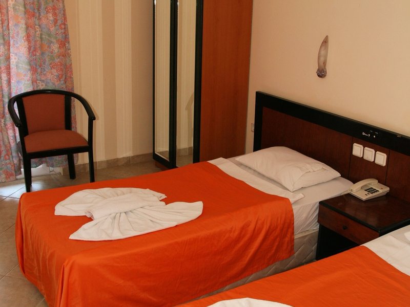 Temple Side Hotel 36616