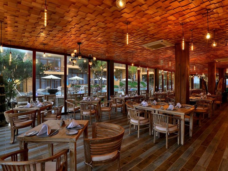 Thaproban Pavilion Waves 270863