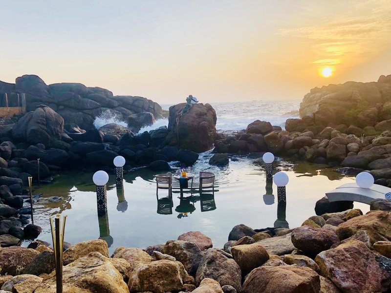 Thaproban Pavilion Waves 273097