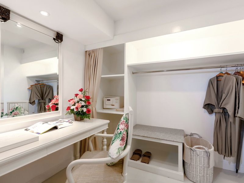 Thavorn Palm Beach 144916