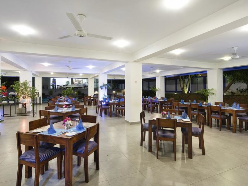 The Blue Wave Hotel 321481