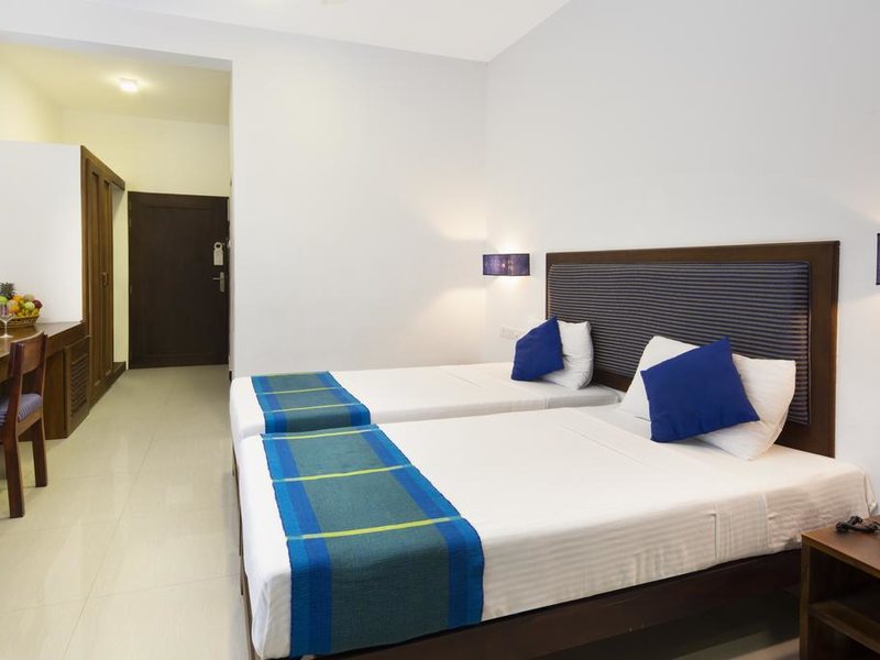 The Blue Wave Hotel 321486