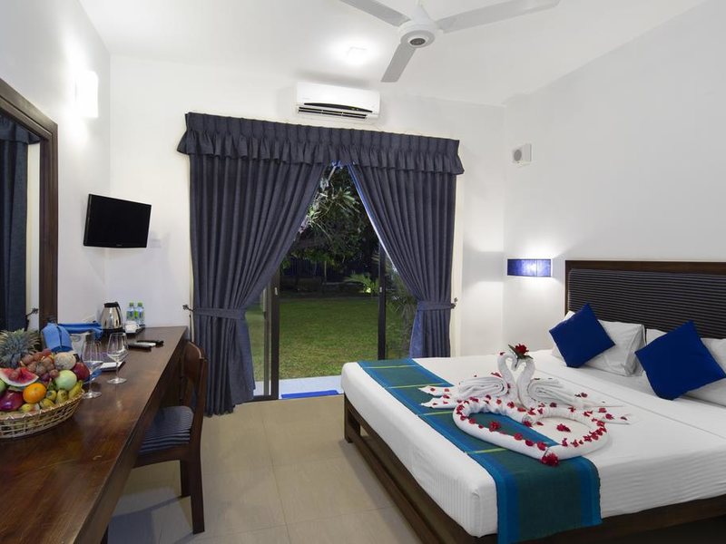 The Blue Wave Hotel 321487