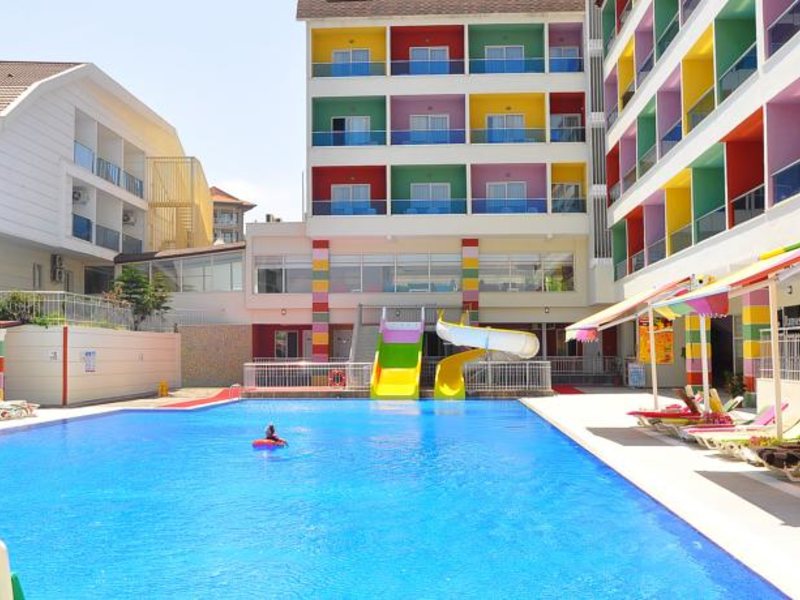 The Colour Hotels Side 67472